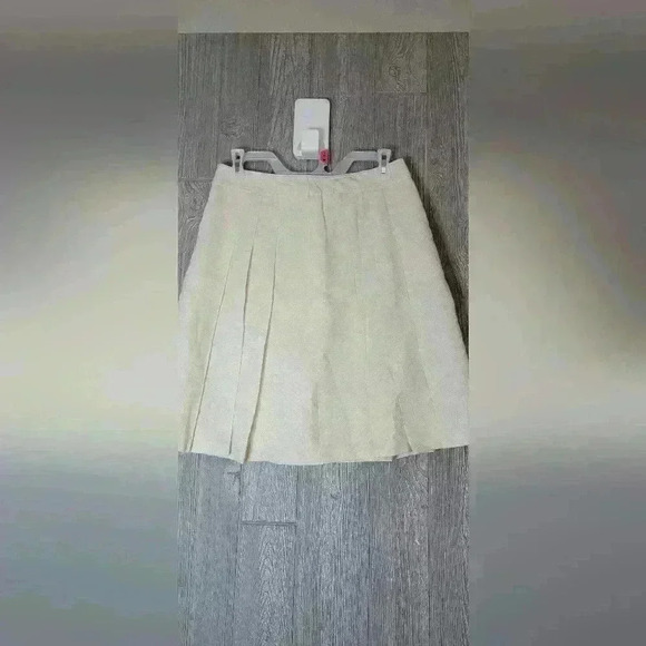 CC club pleeted cream colored skirt. Size small. - Picture 1 of 3